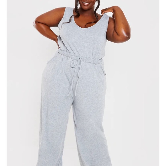 Very comfortable jumpsuits. - Picture 2 of 4